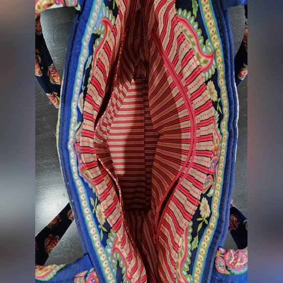 NWT - VERA BRADLEY | Flowering Paisley Quilted Tote Bag | Blue and Red - Picture 3 of 6
